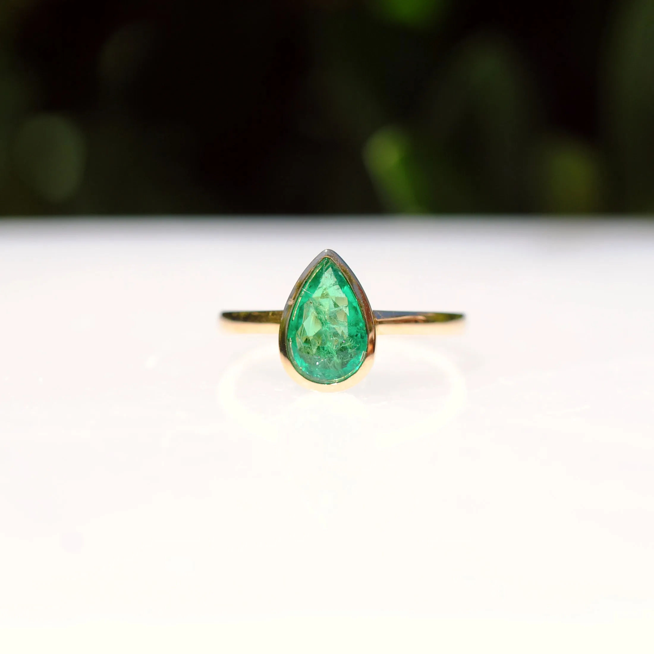 18k Yellow Gold 1.57 Carat Emerald Teardrop Ring