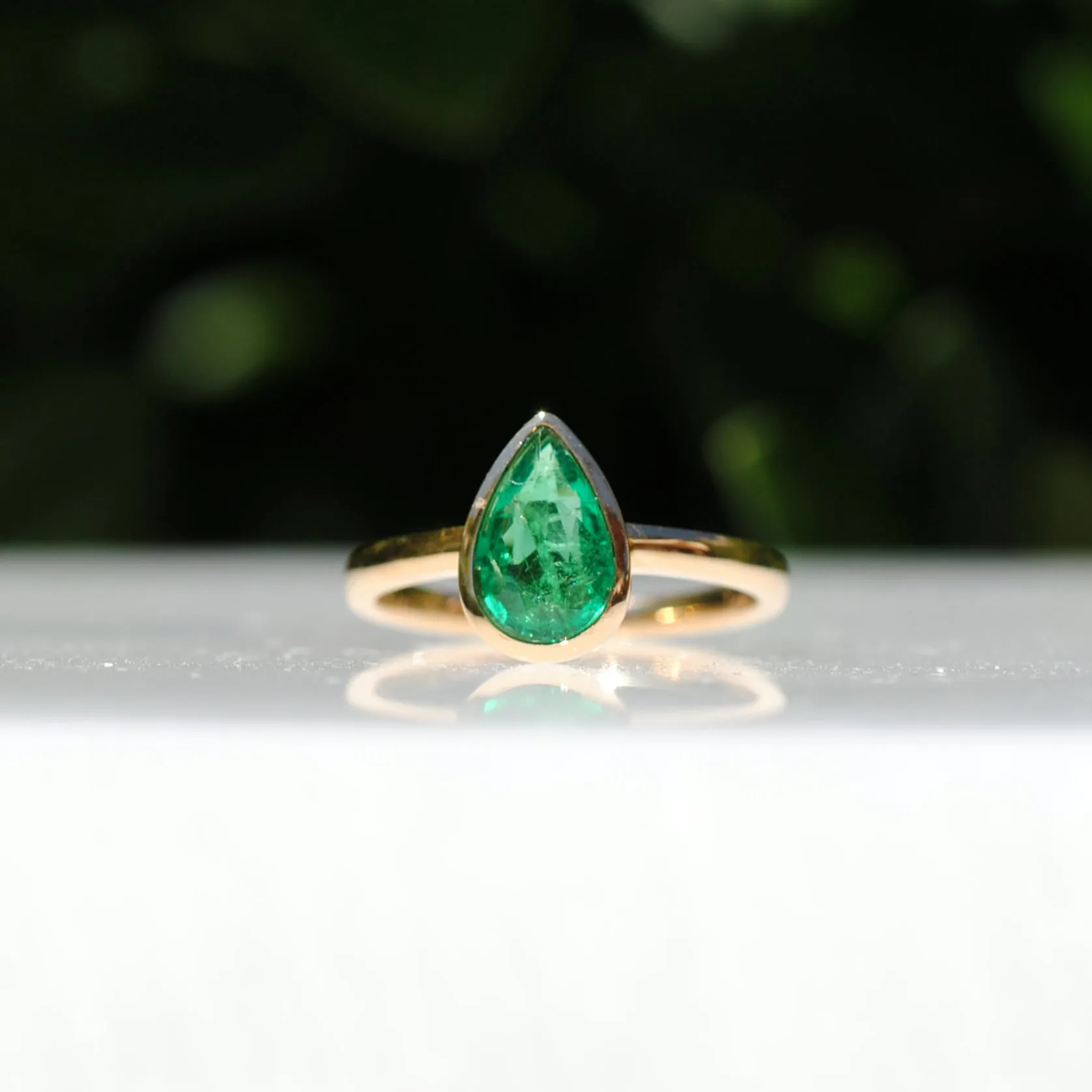 18k Yellow Gold 1.57 Carat Emerald Teardrop Ring