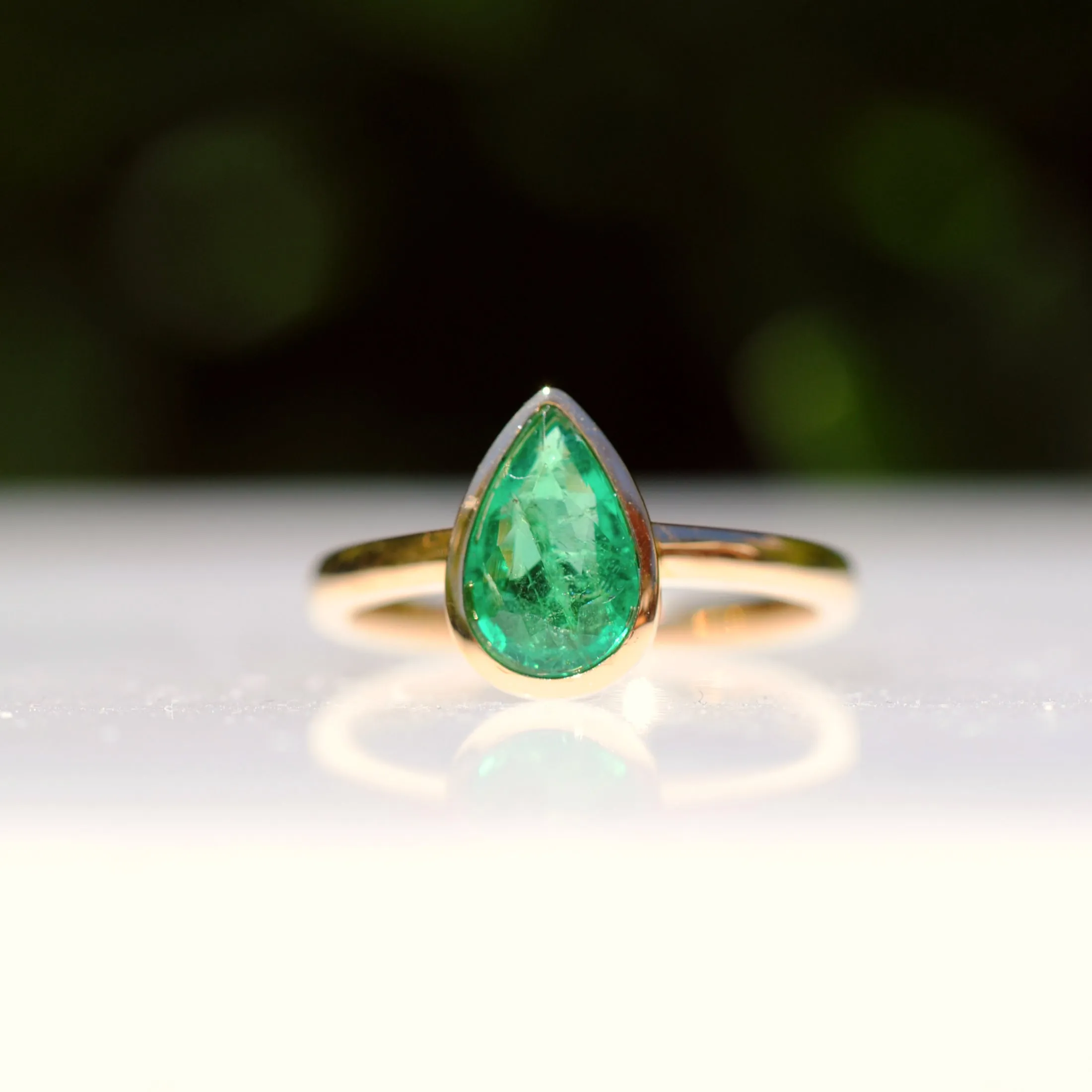 18k Yellow Gold 1.57 Carat Emerald Teardrop Ring