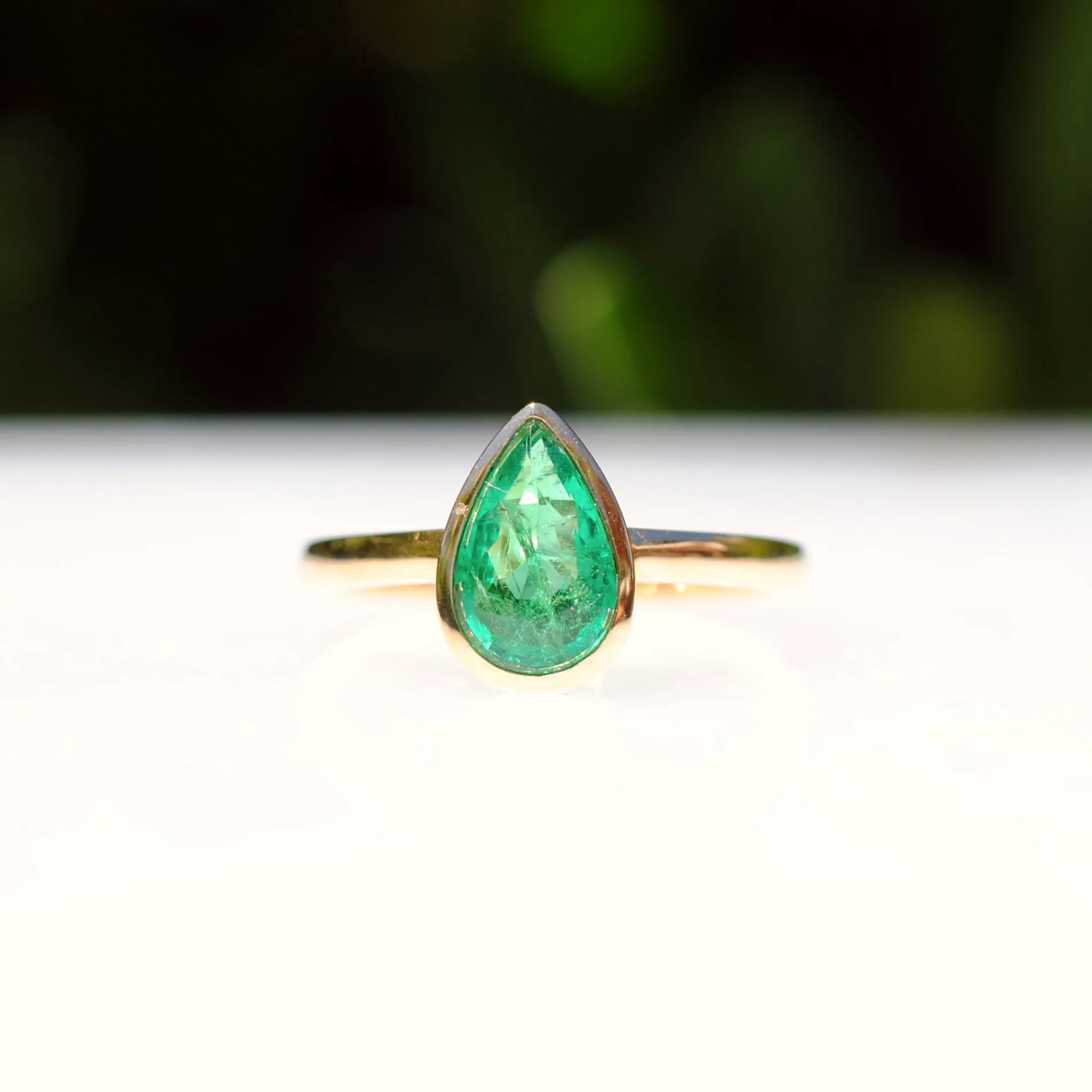 18k Yellow Gold 1.57 Carat Emerald Teardrop Ring