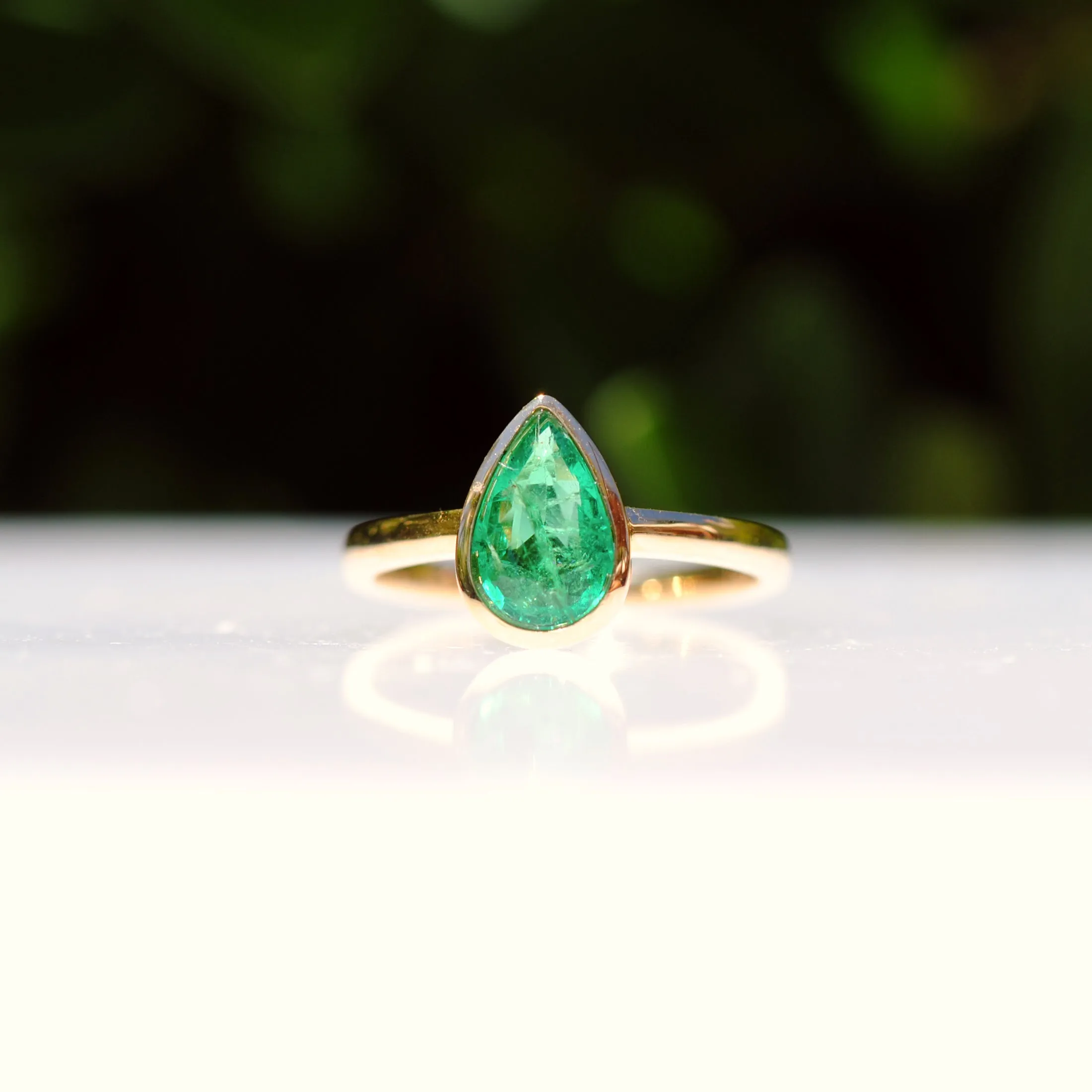 18k Yellow Gold 1.57 Carat Emerald Teardrop Ring