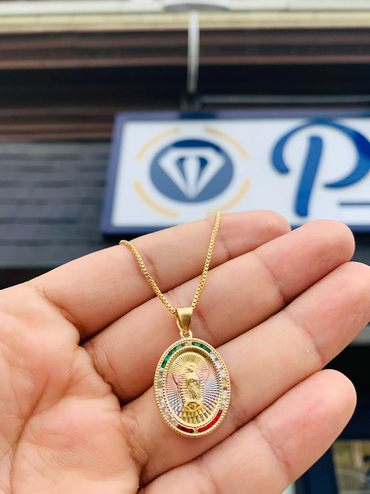 Cadena y Dije de la Virgen de Guadalupe en Oro Laminado/ Virgen de Guadalupe Necklace/ Guadalupe Jewelry/ Womens Necklace 20" / Everyday Necklace