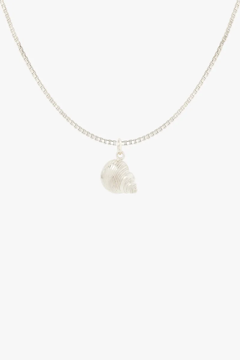 Crown Shell Necklace Silver