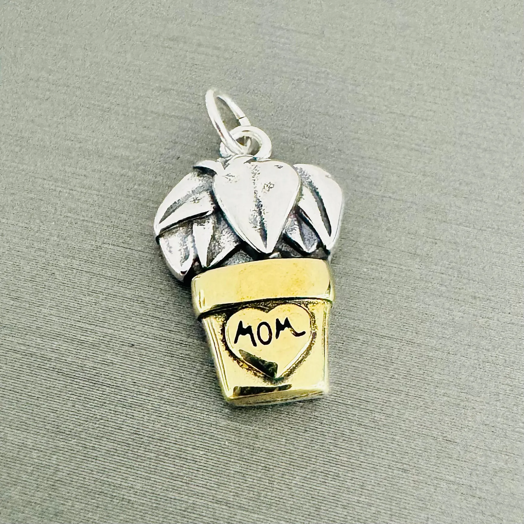 D1955 Mom Plant Pendant