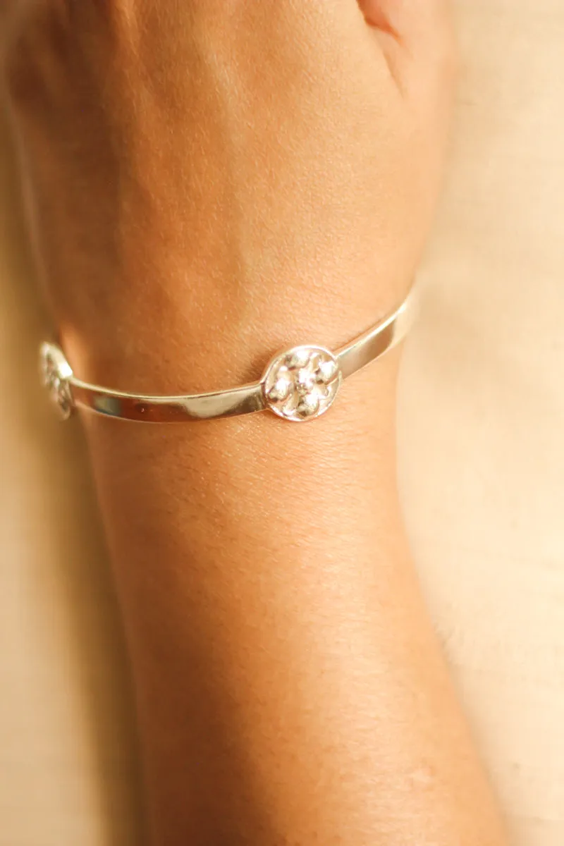 Floral Motif Bangle (Silver)