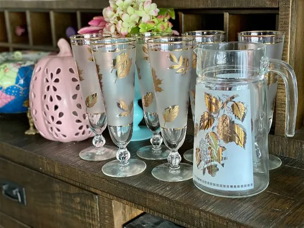 Gold Leaf Pattern Frosted Pilsner Glasses with Pitcher - Mid Century Modern