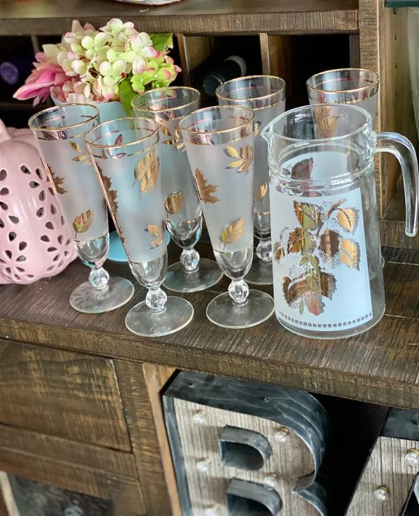 Gold Leaf Pattern Frosted Pilsner Glasses with Pitcher - Mid Century Modern