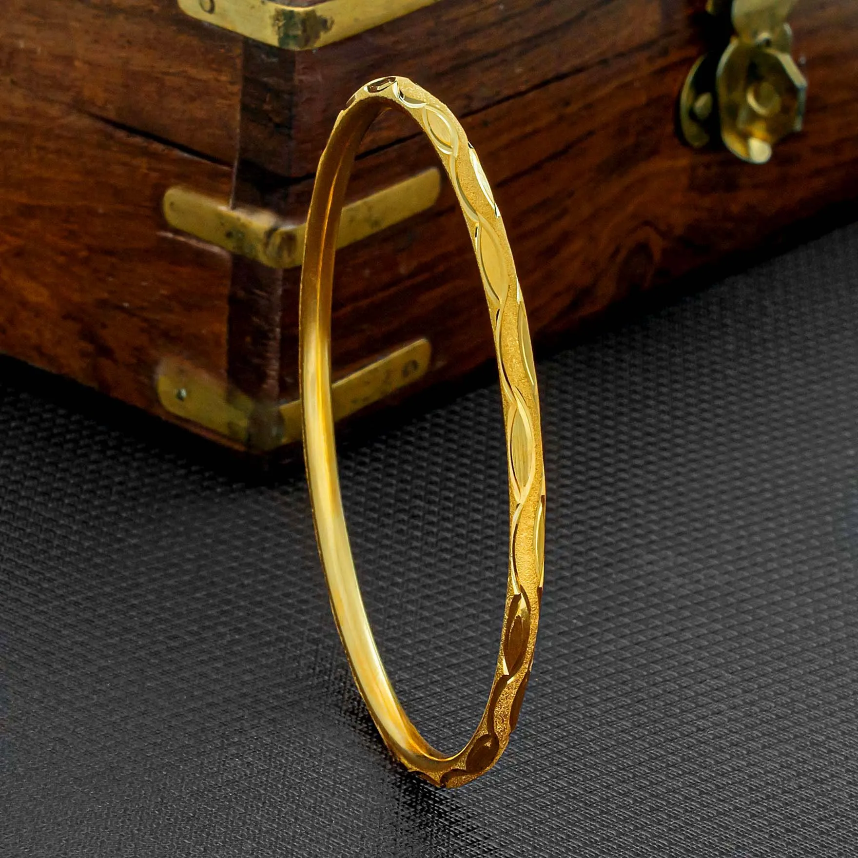 GOLDEN BANGLE PGB82-031