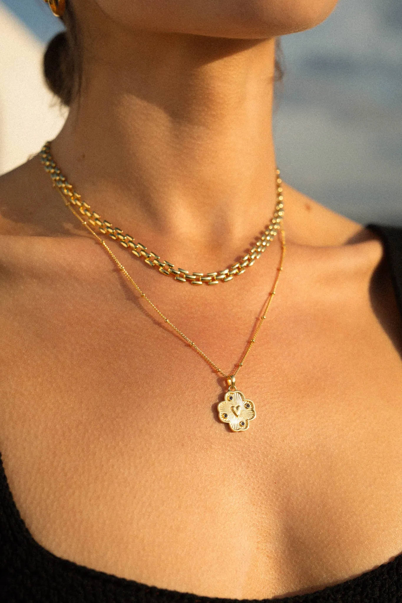 Medallion necklace gold plated