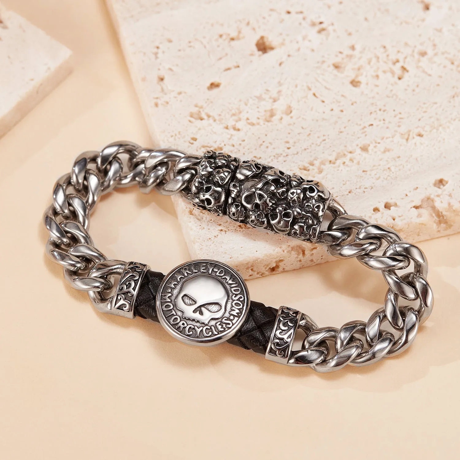 Rugged Stainless Steel Men's Bracelet with Harley-Davidson Skull Emblem – Durable, Stylish Motorcycle Chain Design