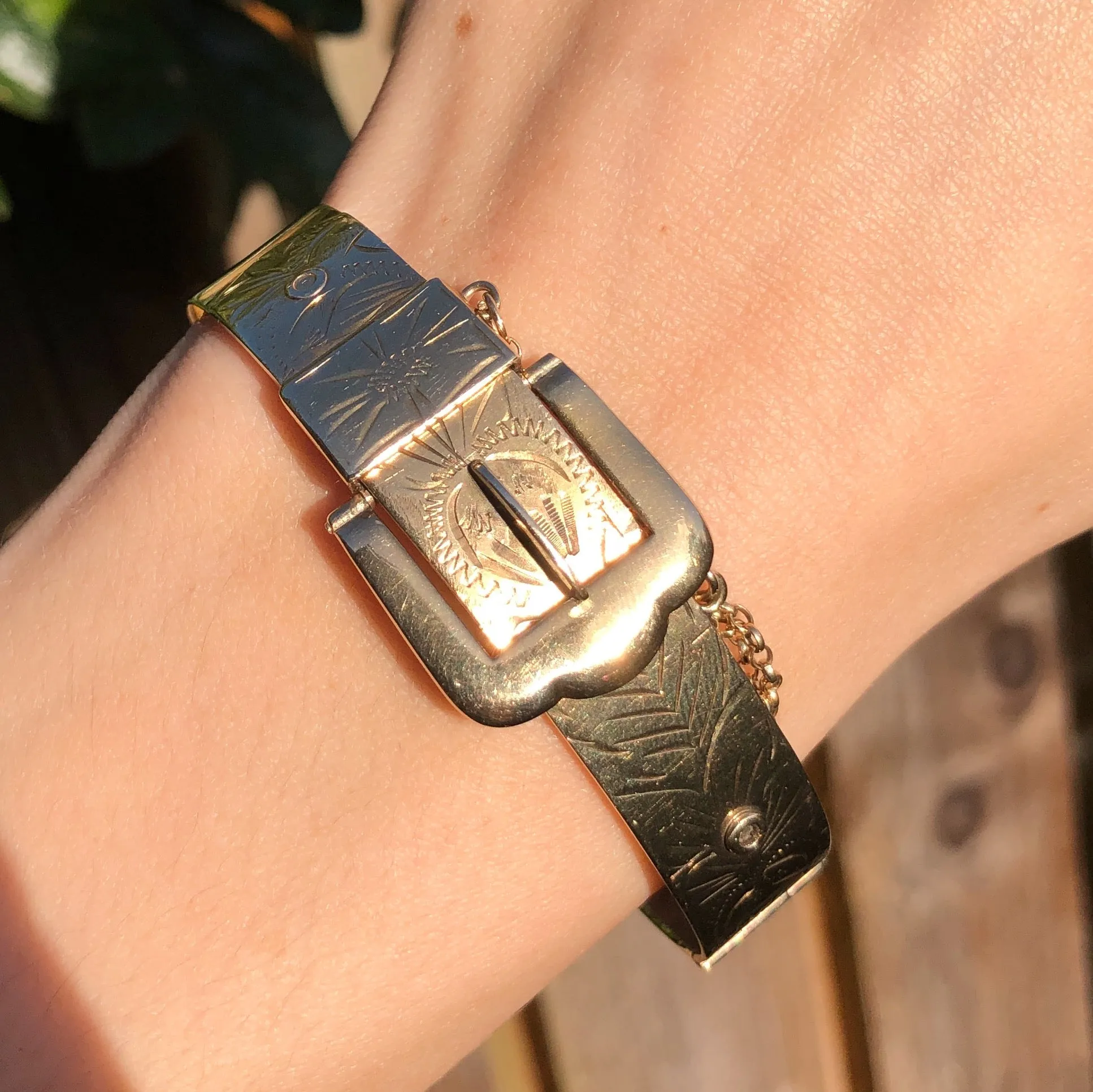 Vintage Solid 9ct Gold Excalibur Buckle Bangle